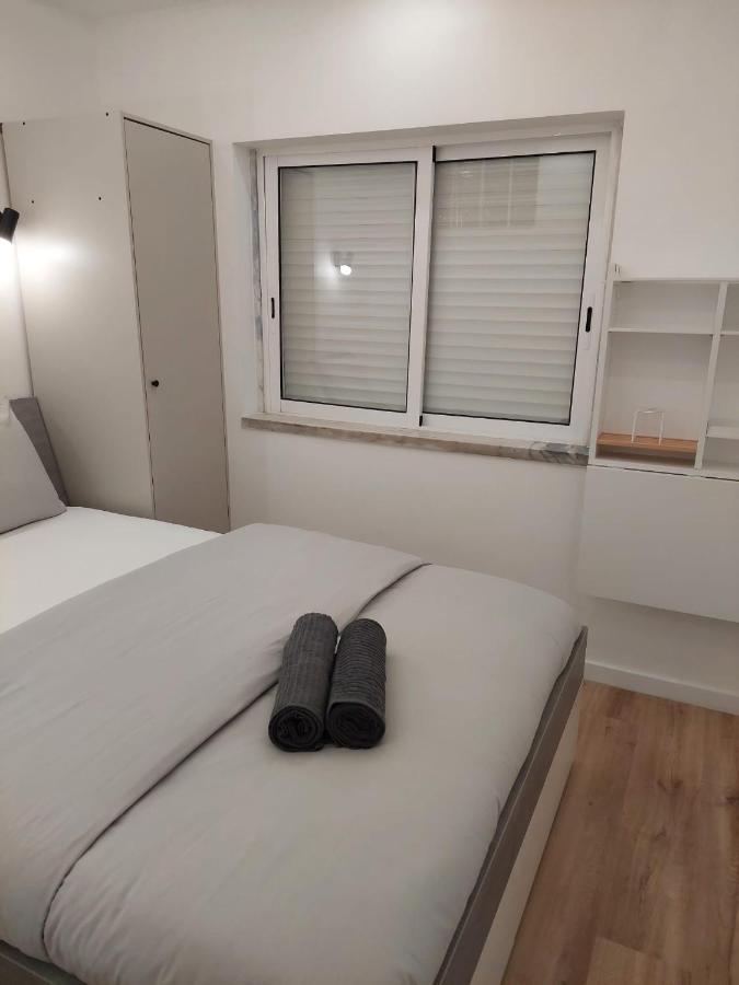 Lisbon South Bay Rooms Almada Exterior photo