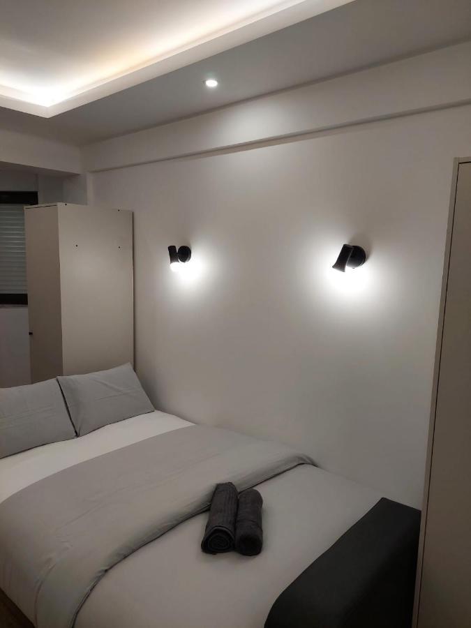 Lisbon South Bay Rooms Almada Exterior photo
