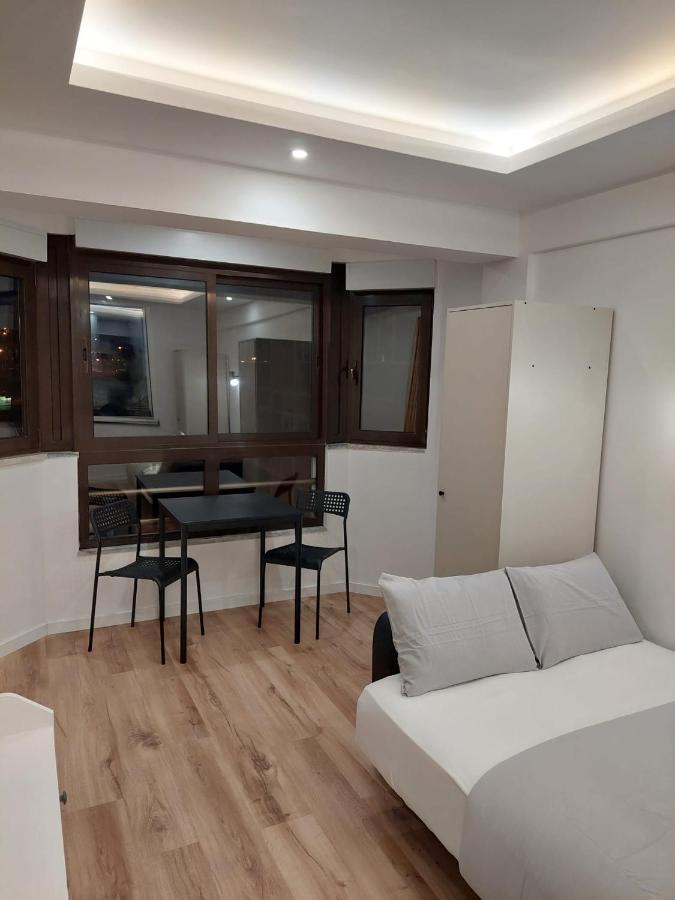 Lisbon South Bay Rooms Almada Exterior photo