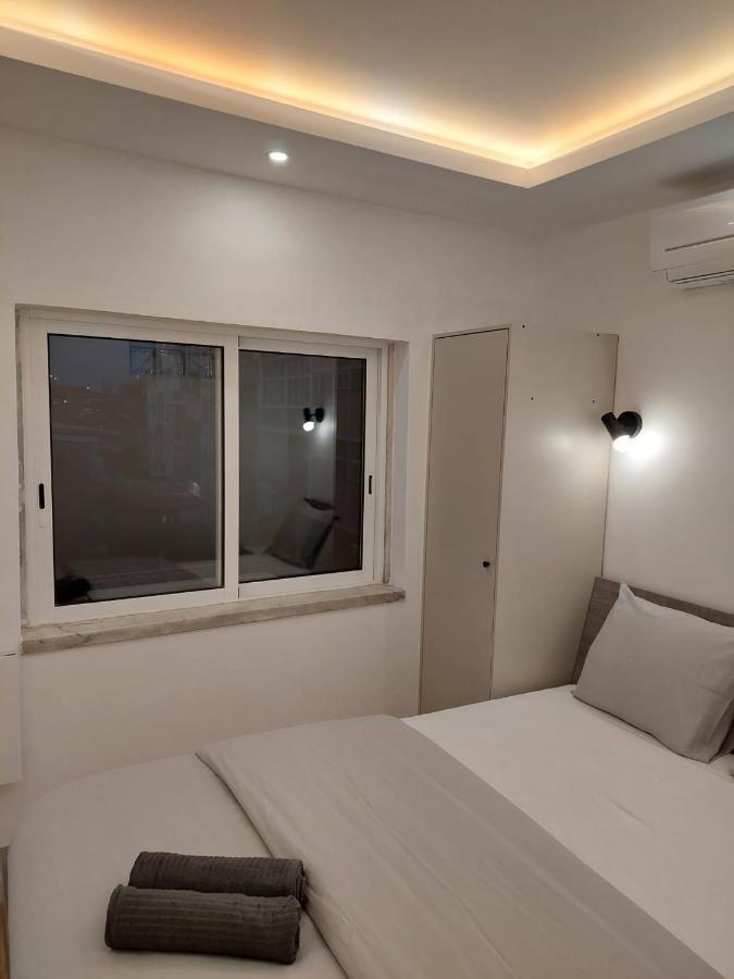 Lisbon South Bay Rooms Almada Exterior photo