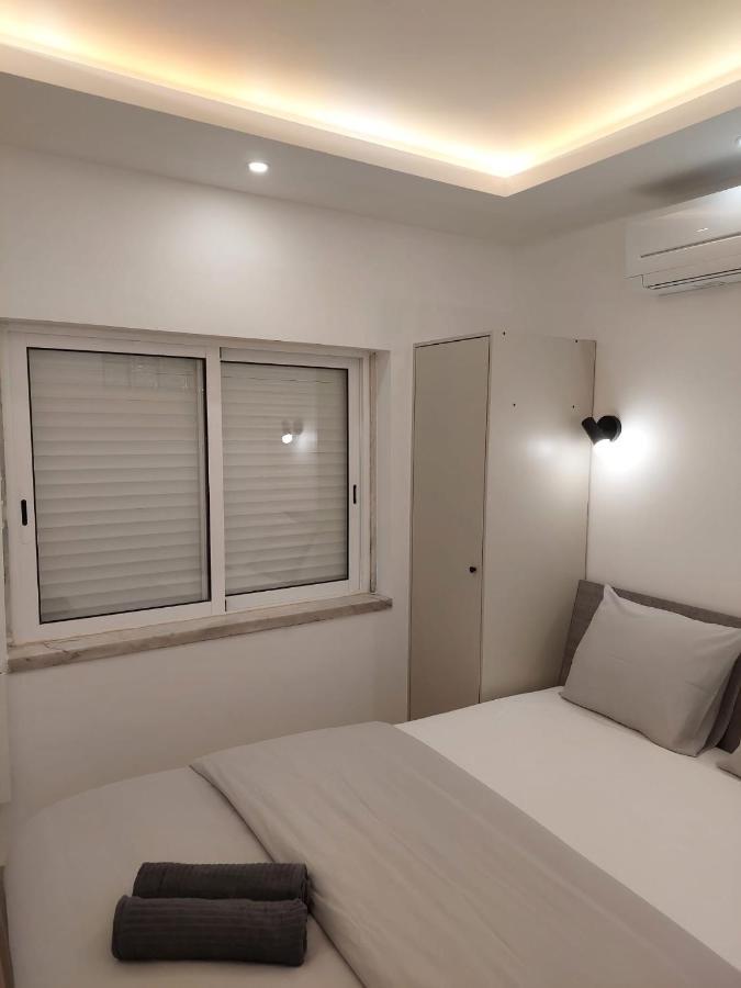 Lisbon South Bay Rooms Almada Exterior photo