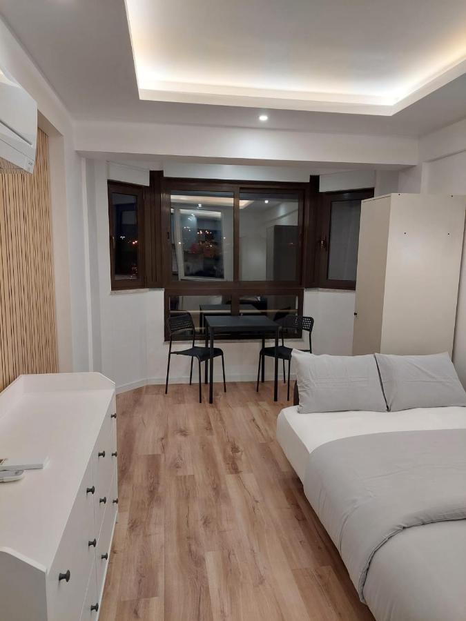 Lisbon South Bay Rooms Almada Exterior photo